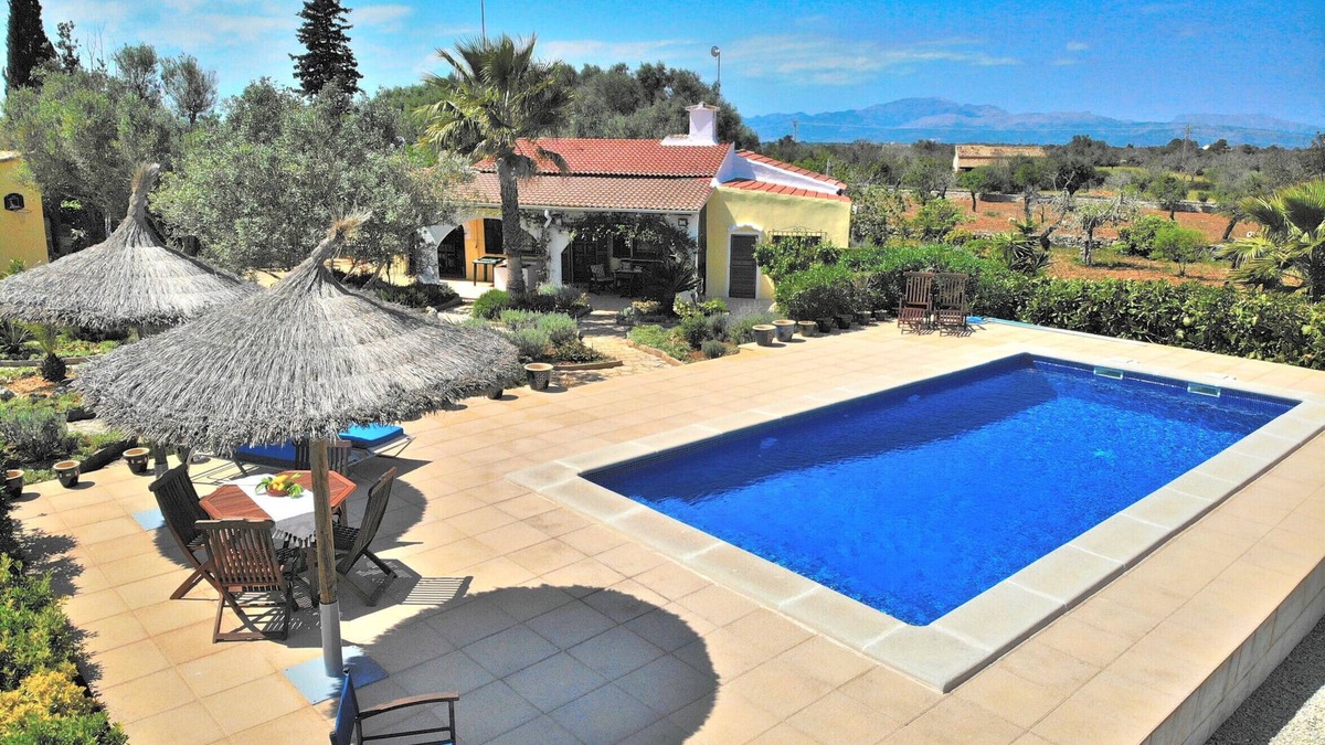 Santa Margalida Villa | Can Burguet 099 charming finca in the countryside with beautiful garden, private pool and WiFi