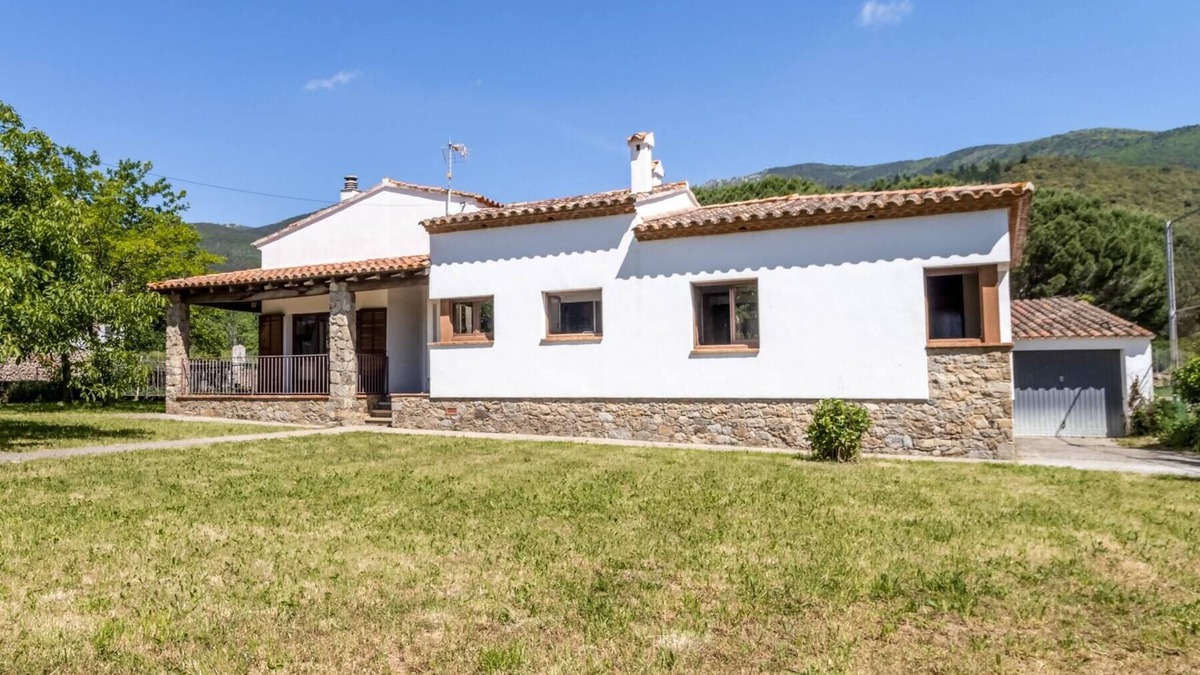 Macanet de Cabrenys House | Can Cardina - House with garden close to France