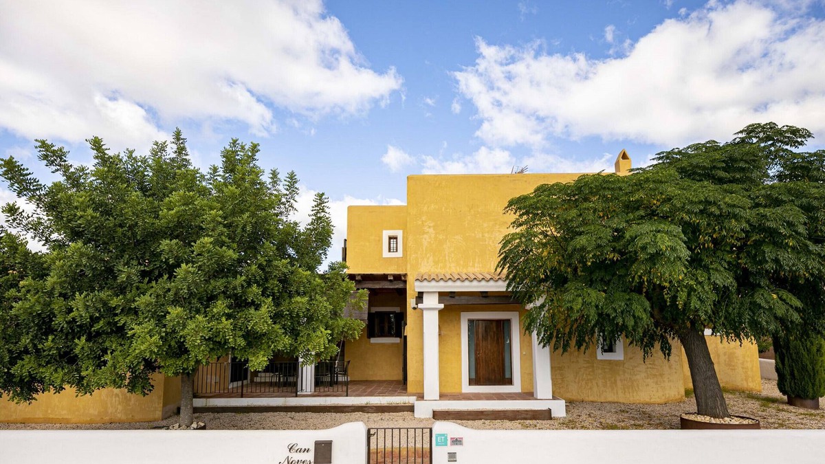 Sant Francesc Xavier Villa | CAN NOVES - Detached, central and peaceful villa