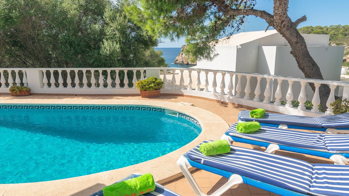 Es Canutells Villa | CAN JAUME 10 - Villa very close to the sea, with private pool and free WiFi.