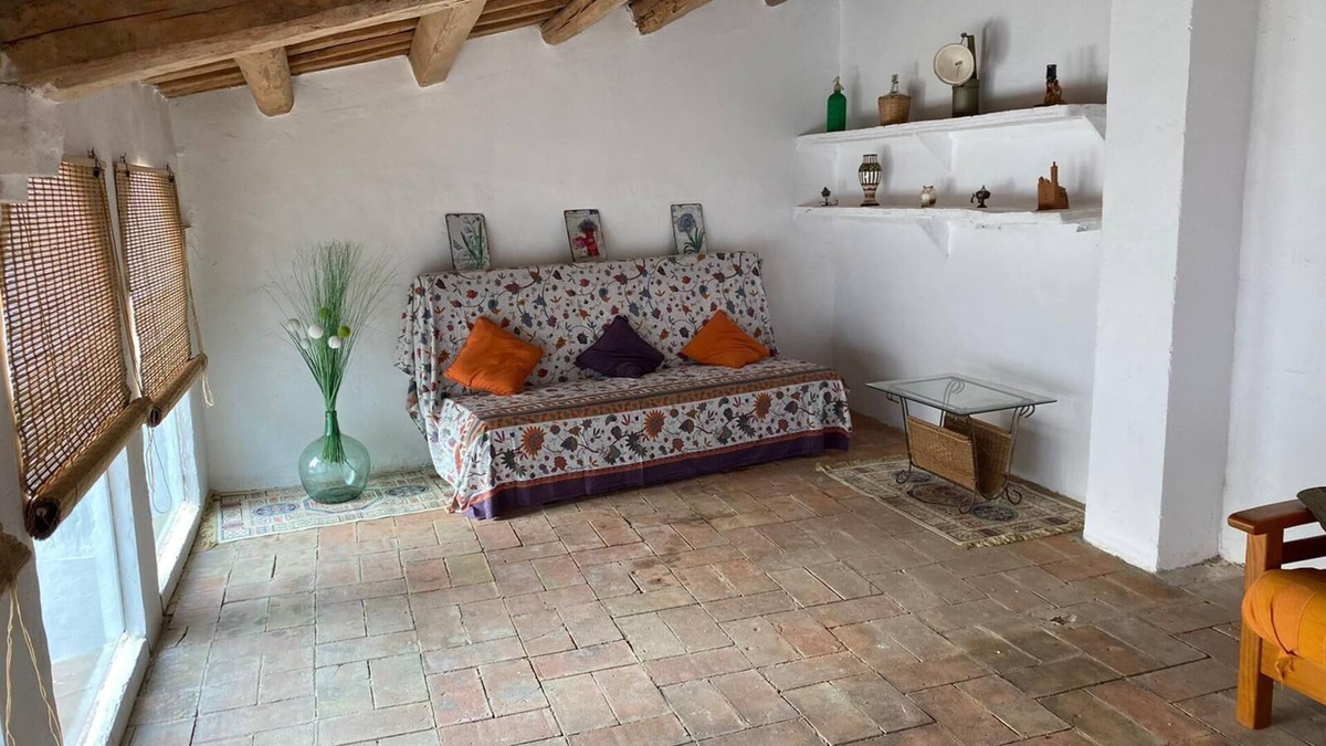 Llagostera House | Can Mateuet Seasonal Rental Housing