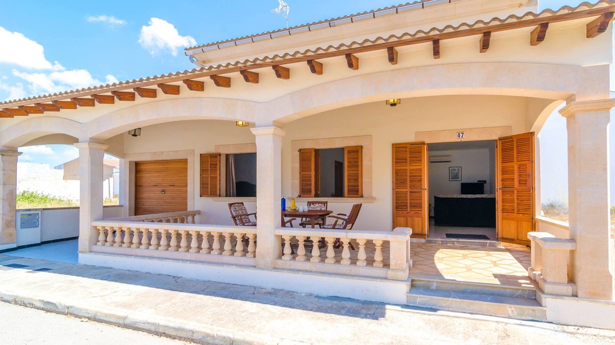 S'Estanyol de Migjorn House | CAN PARRITA - Chalet with terrace in s'Estanyol de MItjorn.