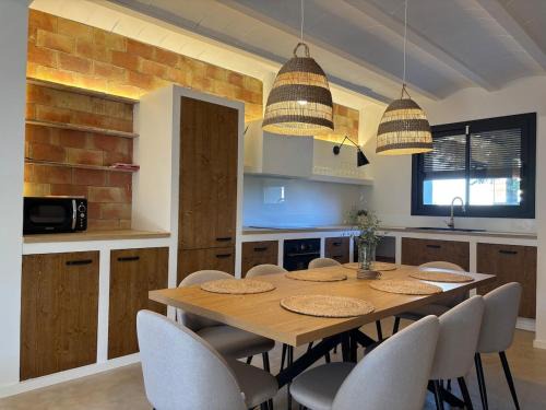 Campllong House | Can Pou, charming village house in Girona