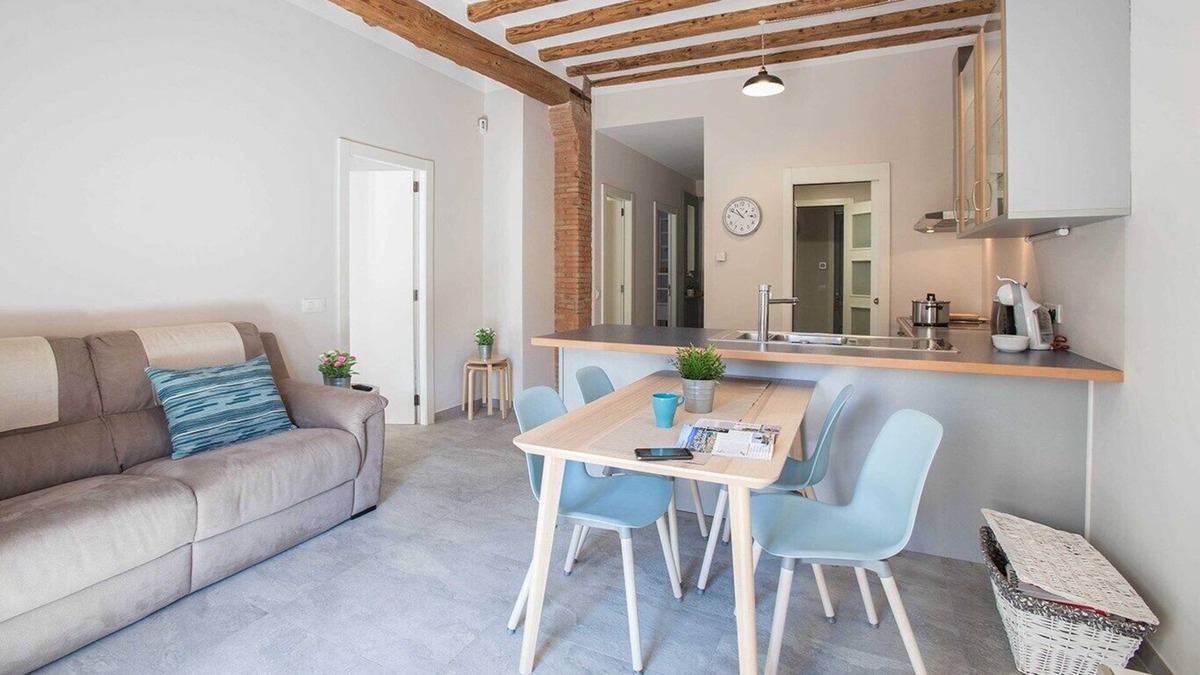 Ripoll Apartment | Can Salvans, Apartamento de diseño en zona tranquila cerca de la estación de ferrocarril