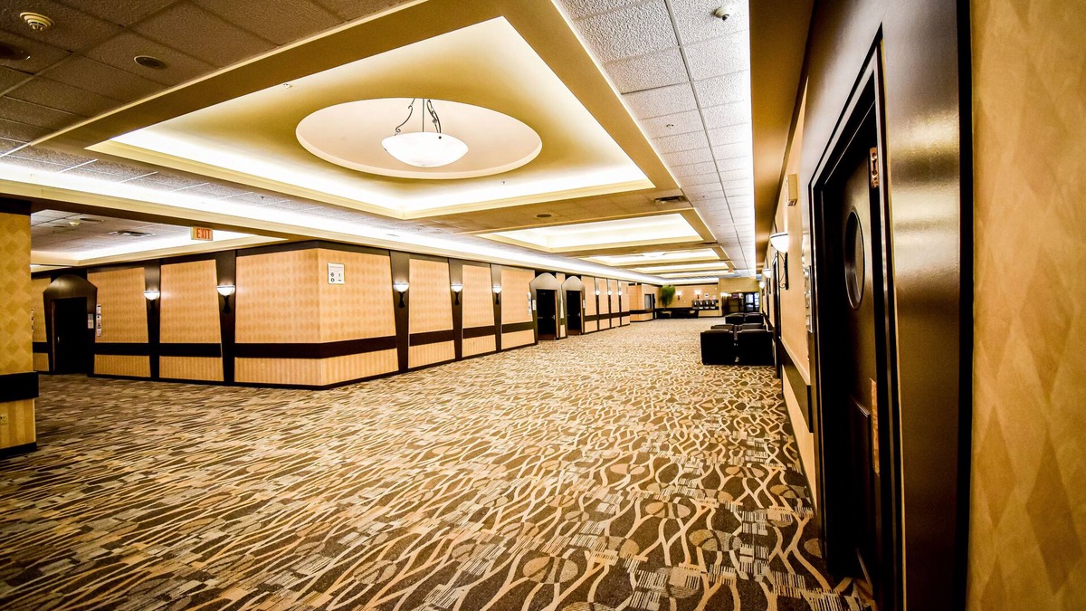 Regent Hotel | Canad Inns Destination Centre Club Regent Casino Hotel