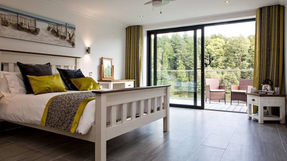Nantgarw Bed & Breakfast | Canada Lodge and Lake