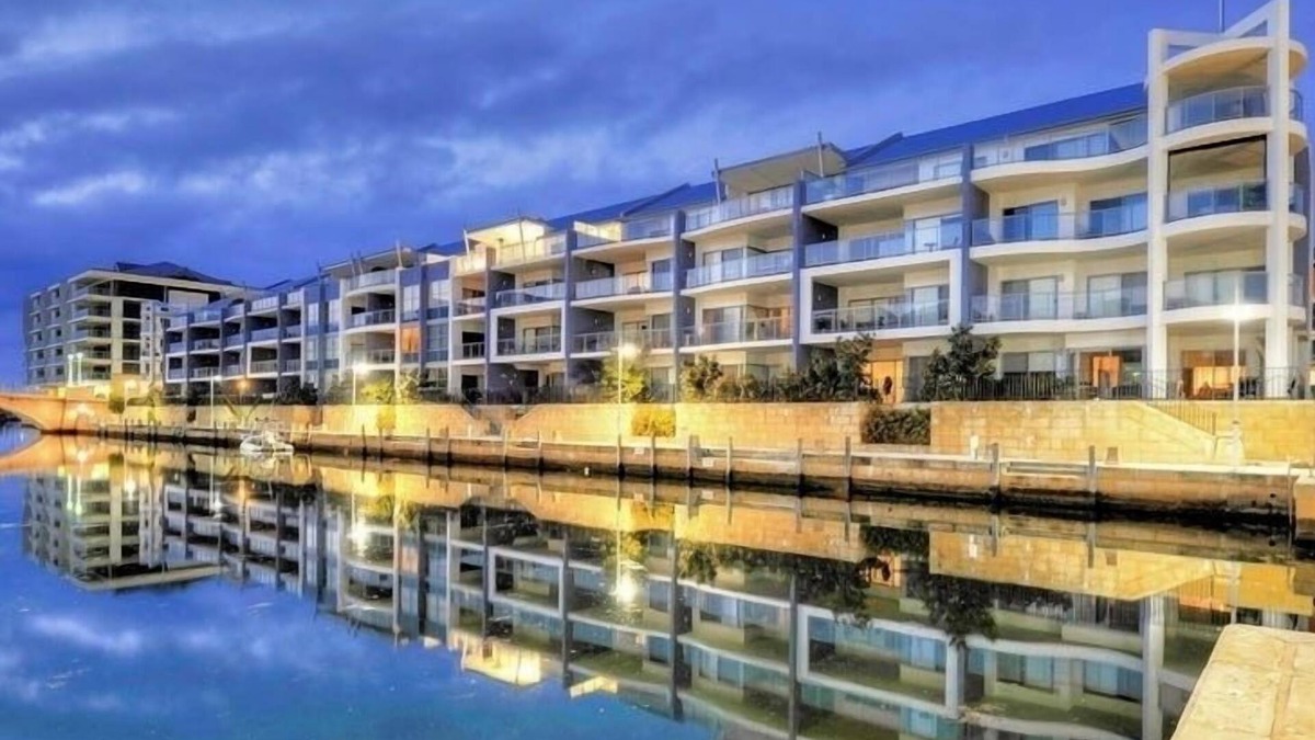Mandurah Apartment | Canal Breeze Retreat