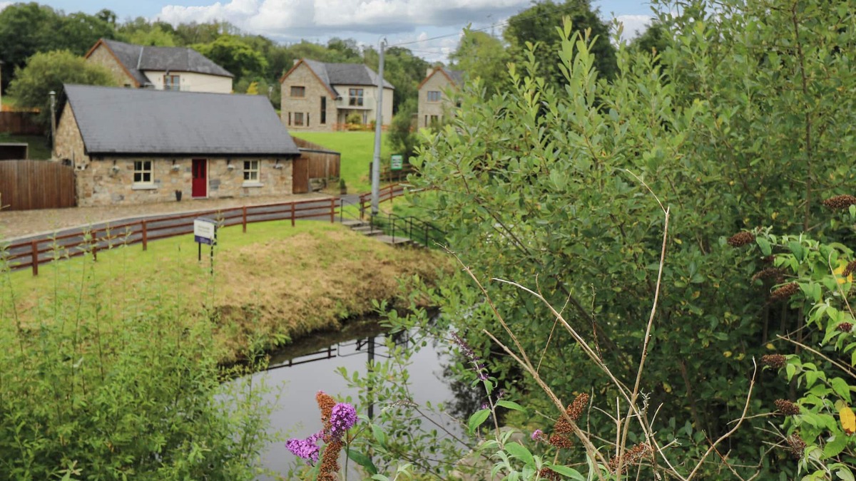 Drumshanbo Cottage | CANAL COTTAGE, pet friendly in Drumshanbo, County Leitrim