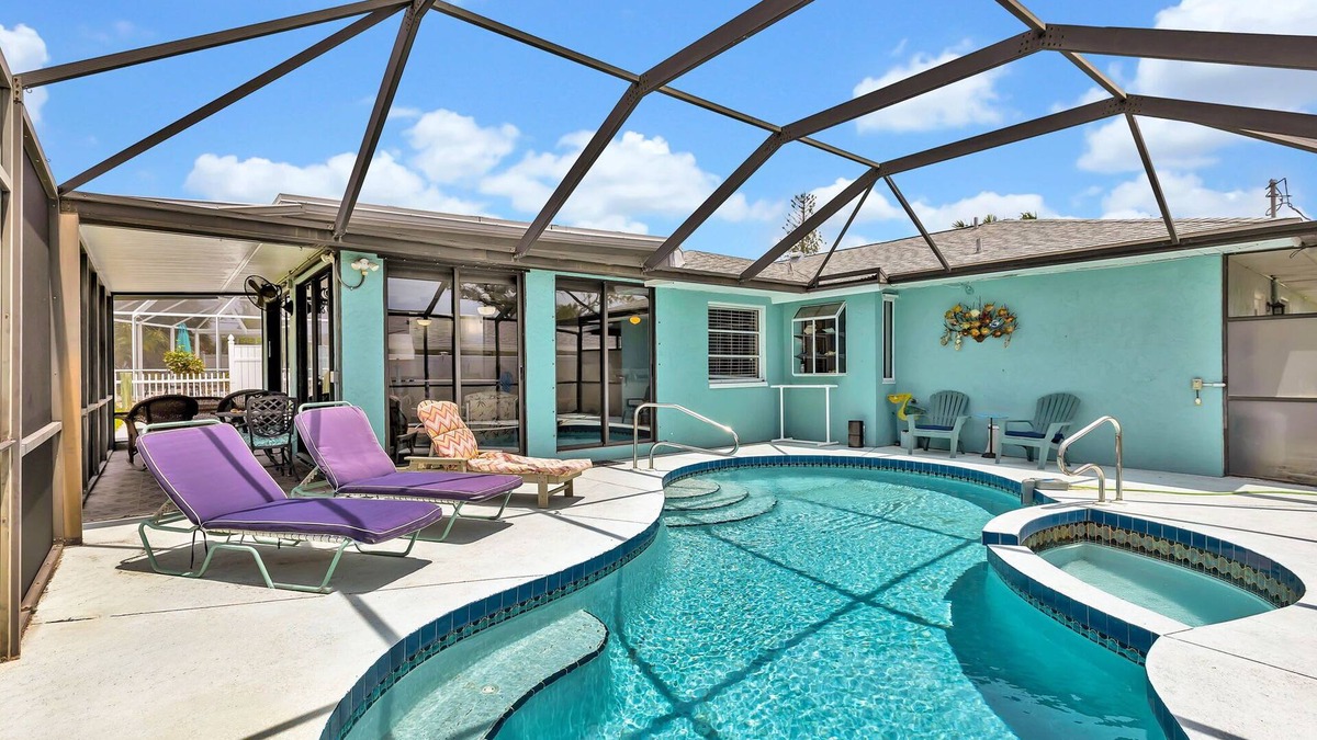 Nokomis House | Canal Front 3 Bed 2 Bath Pool Home Mins from Casey Key Beach