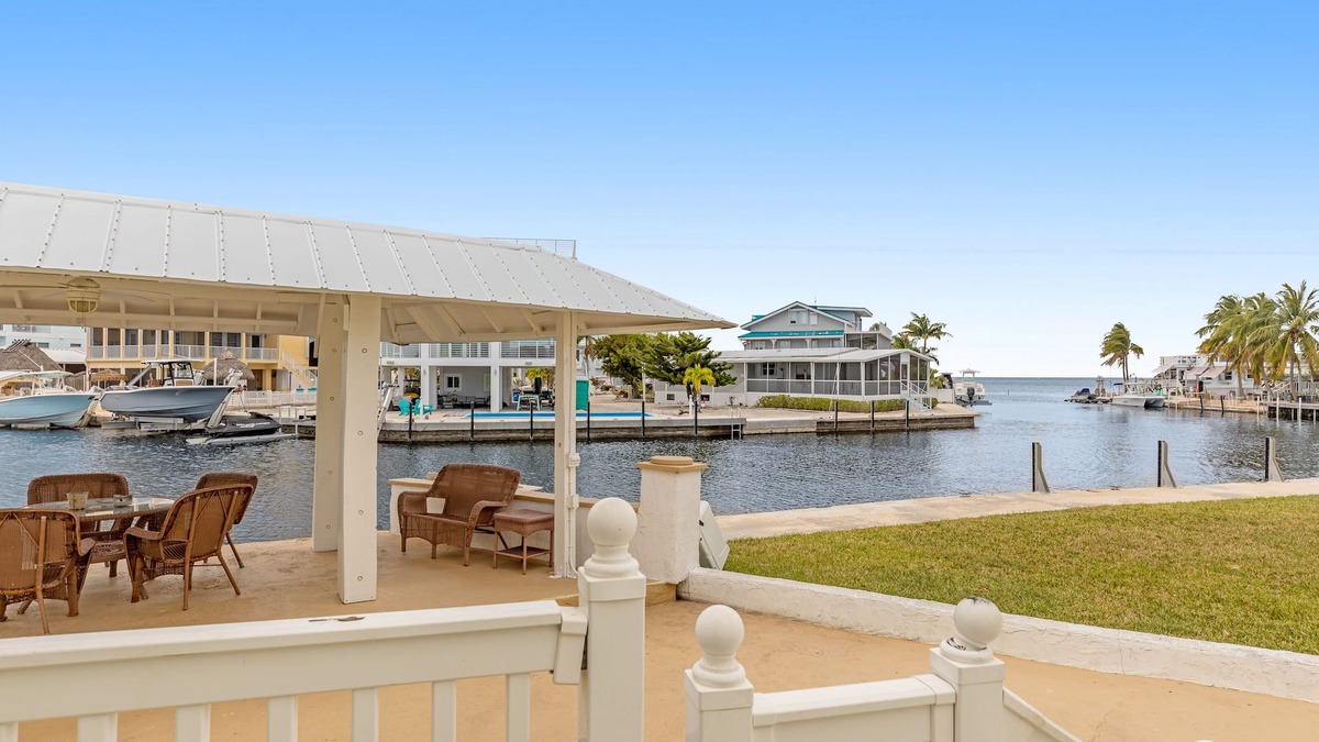 Cross Key Waterways House | Canal Front Gem W/Private Dock, PS4, Free WiFi, & Expansive Balcony W/Views