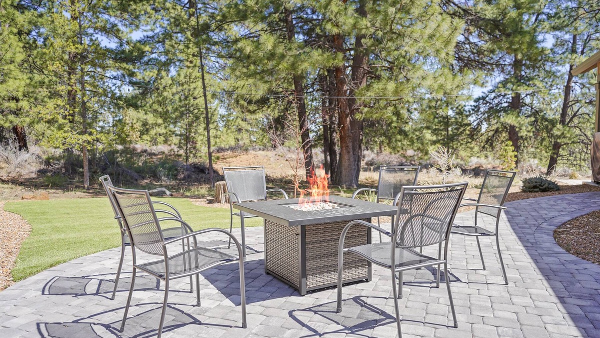 Deschutes River Woods House | Canal Front, Relaxing and Serene