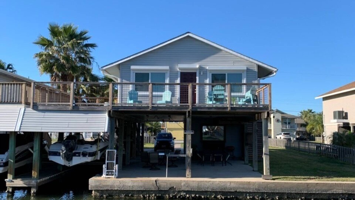 Jamaica Beach House | Canal House: Family Friendly, crabbing, fishing and more!