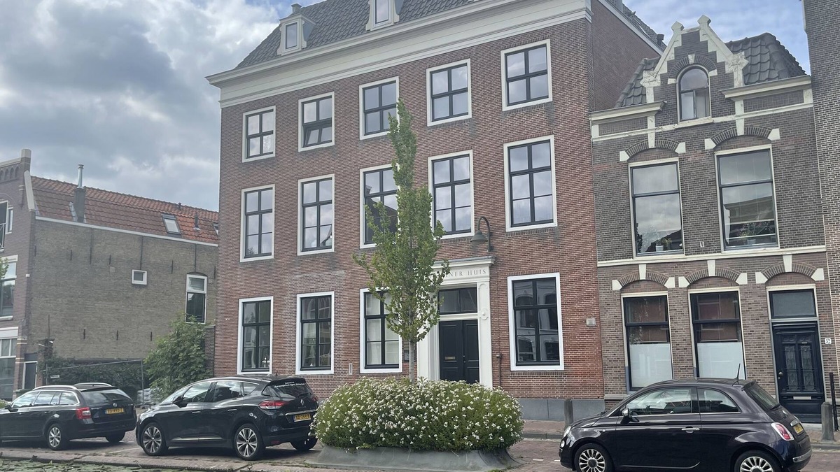 Gouda Apartment | Canal house ground floor in historic center Gouda