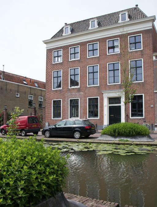 Gouda Apartment | Canal House in Historic City Center Gouda