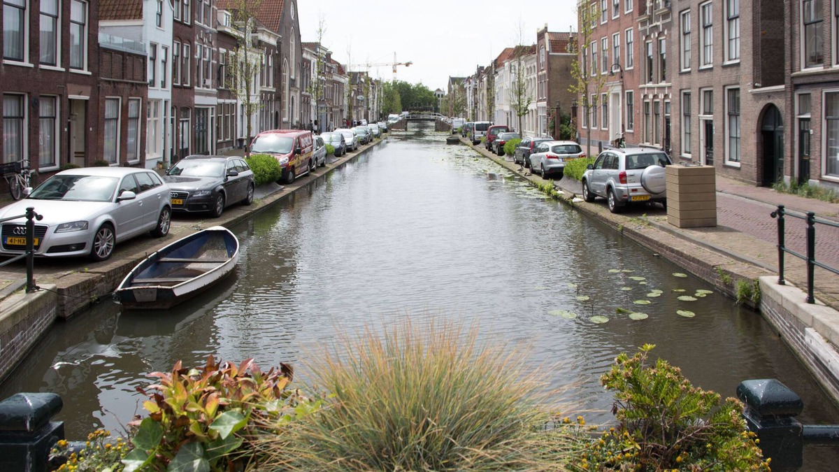 Gouda Apartment | Canal house top floor in historic center Gouda