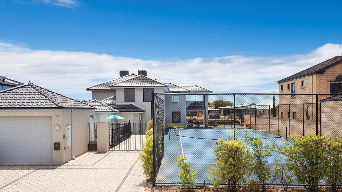 Geographe House | Canal Life - Private Pool and Tennis Court