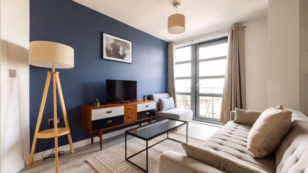 Canonbury Apartment | Canal-Side Apartment in Islington
