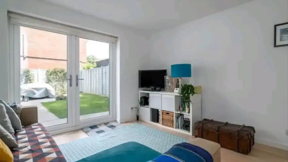 Camden Town House | Canal View House | 2BR with Garden & Parking