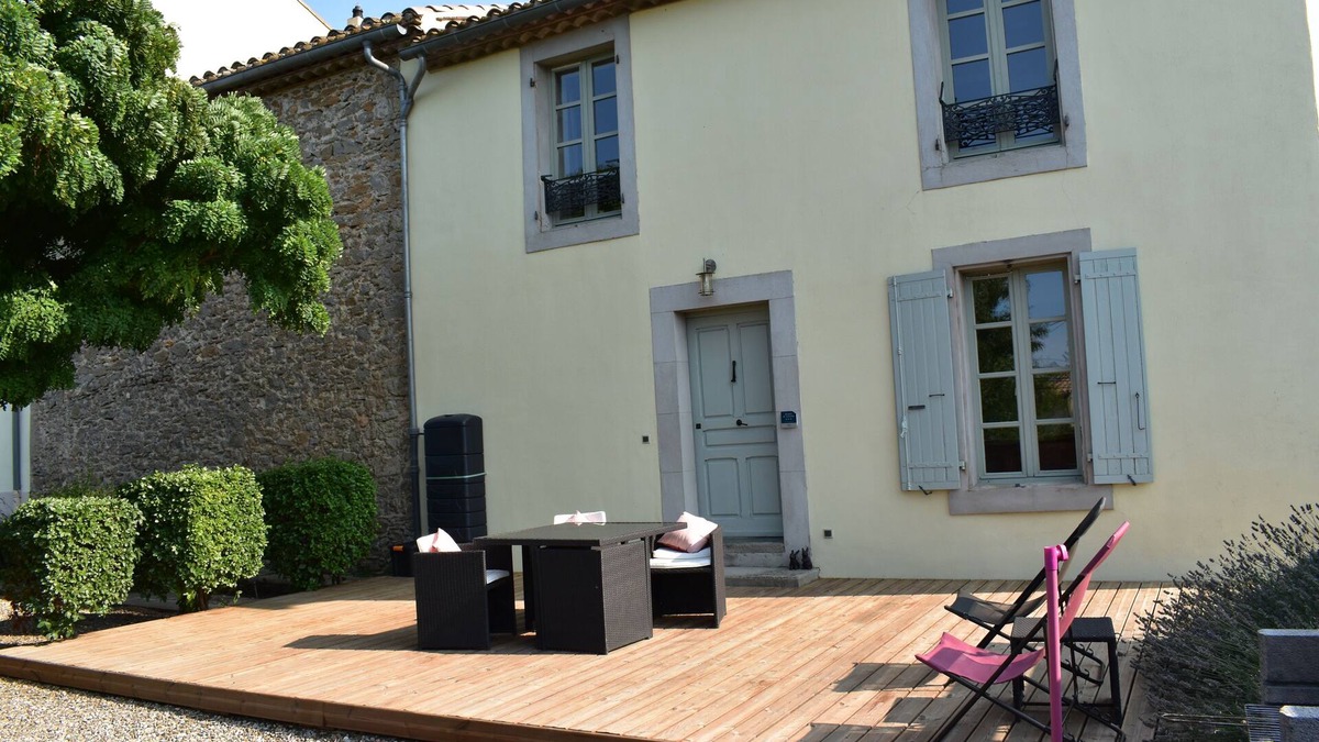 Marseillette Cottage | Canal View, superb gîte, Heated Pool near Carcassonne next to Canal du Midi.