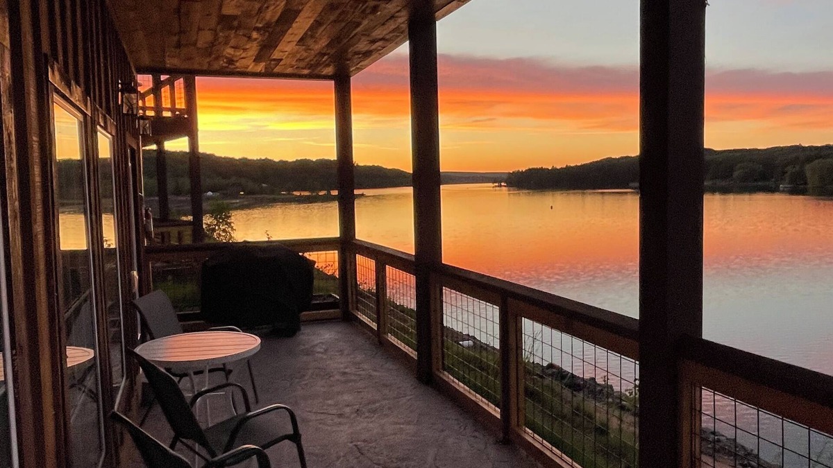 Houghton Cabin | Canal View Trailside Cabin 23A