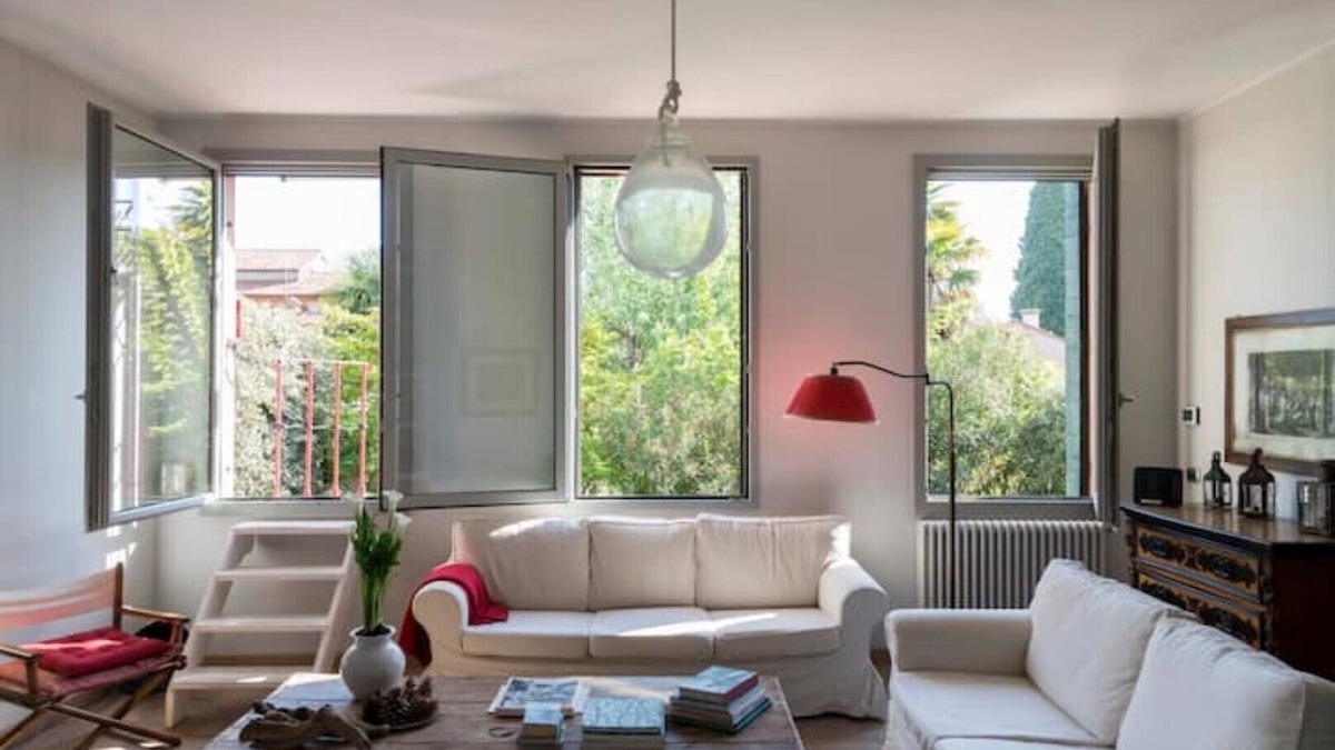 Molina Apartment | Canal Views and a Secret Garden in Giudecca