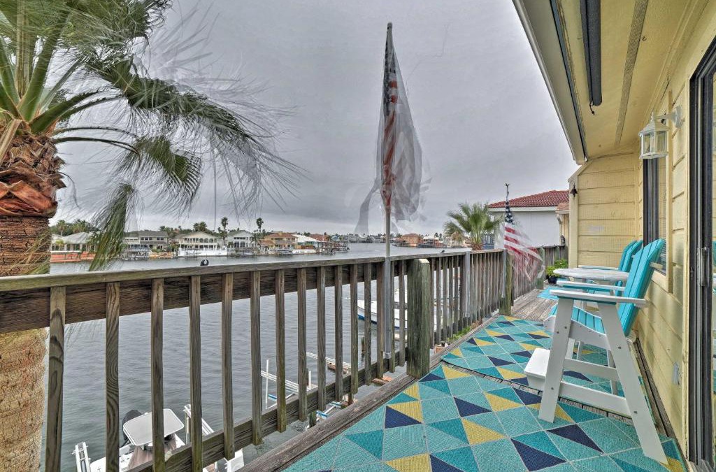 Corpus Christi Apartment | Canalfront Retreat with Dock, Hot Tub and Pool Access!