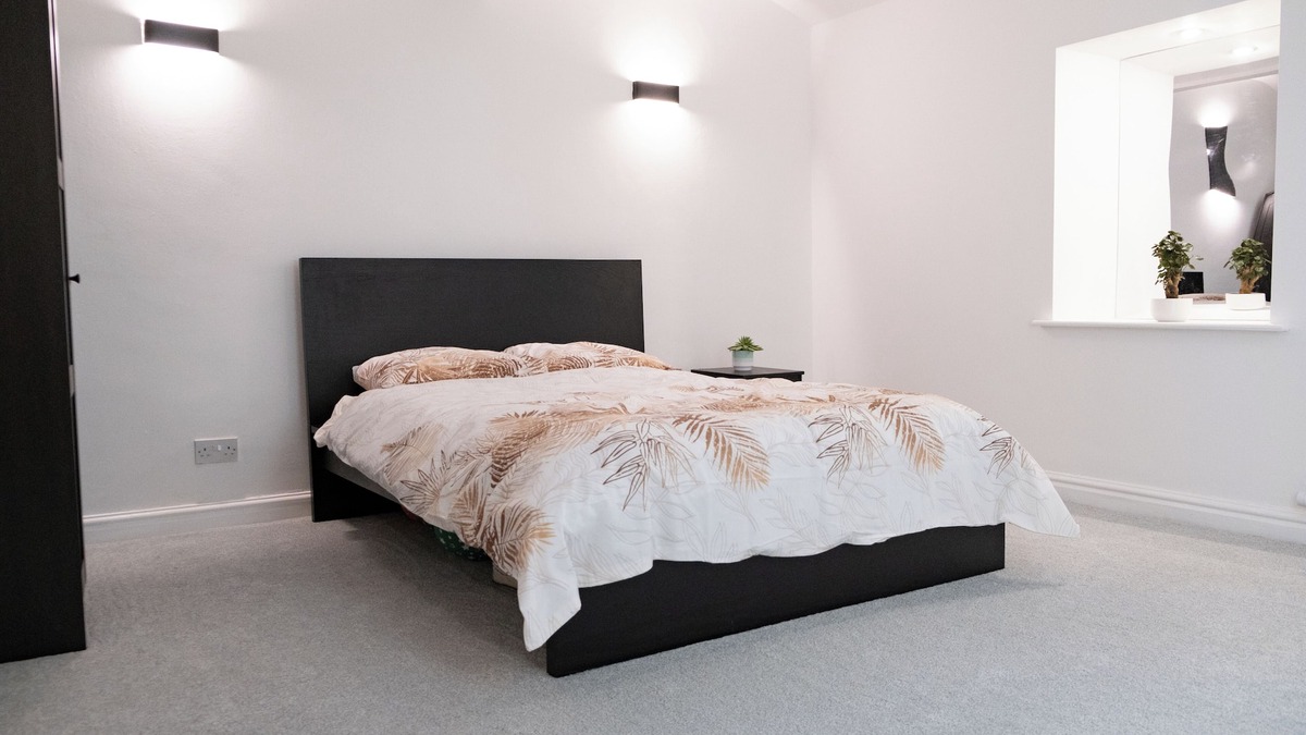 Ashton-under-Lyne House | Canalside Flat near Peak District and Manchester - amazing countryside walks