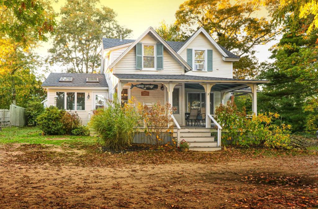 Oak Bluffs House | Canary Cottage