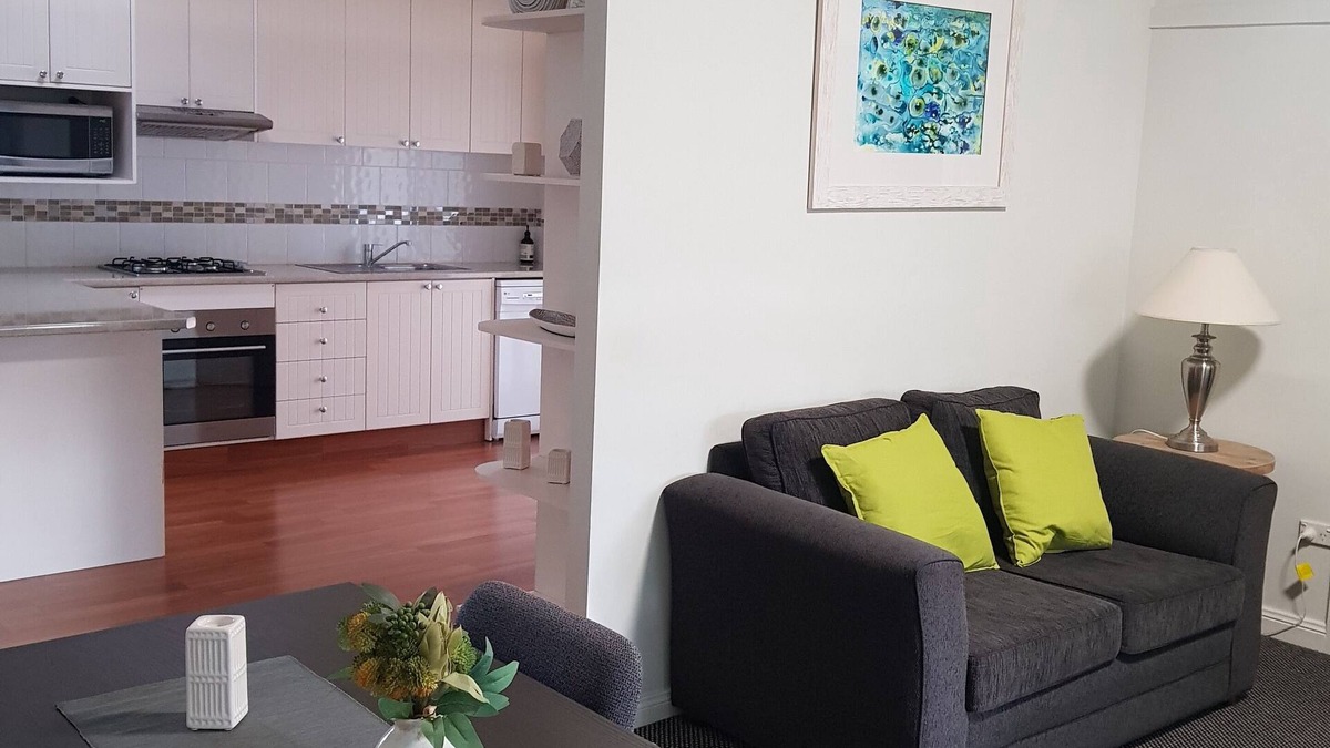 Queanbeyan Hotel | Canberra Ave Villas