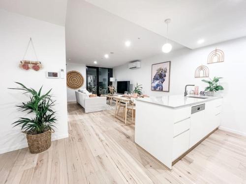 Reid Apartment | Canberra City - Parking - Self check-in - Pool