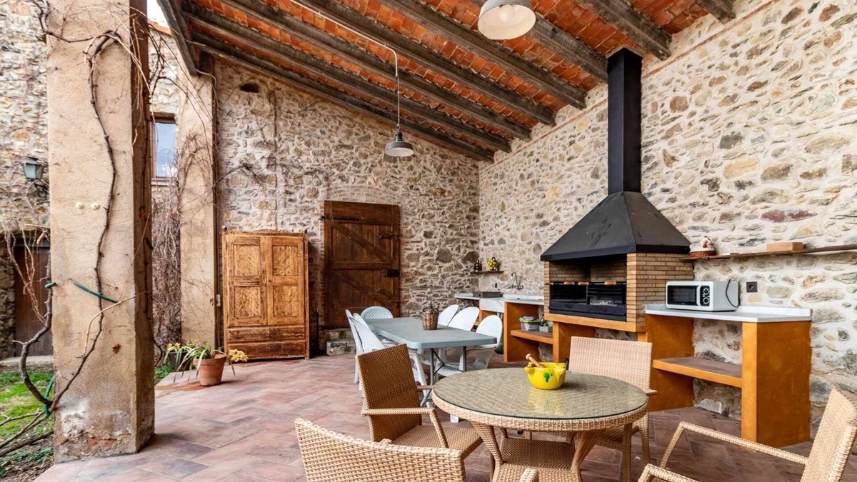 Cantallops House | CanCortada 1771 Rural house in the middle of the vineyards