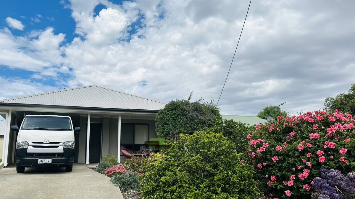 Kingscote House | CandE on Wheelton-Centrally Located Holiday Getaway Home in Kingscote!