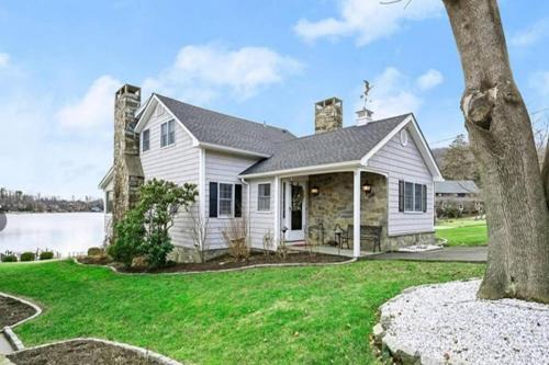New Fairfield House | Candlewood Lake House