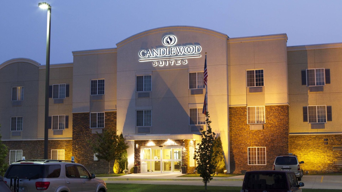 Champaign Hotel | Candlewood Suites Champaign-Urbana University Area by IHG