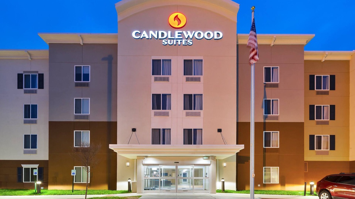 Louisville Hotel | Candlewood Suites Louisville - NE Downtown Area by IHG