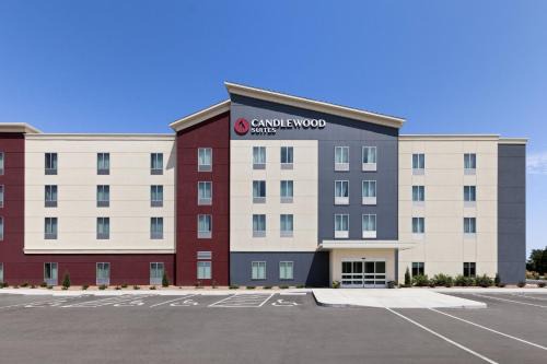 McPherson Hotel | Candlewood Suites McPherson by IHG