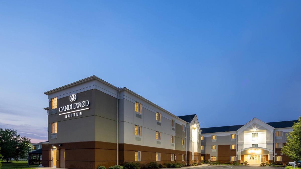 Windsor Locks Hotel | Candlewood Suites Windsor Locks Bradley Arpt by IHG