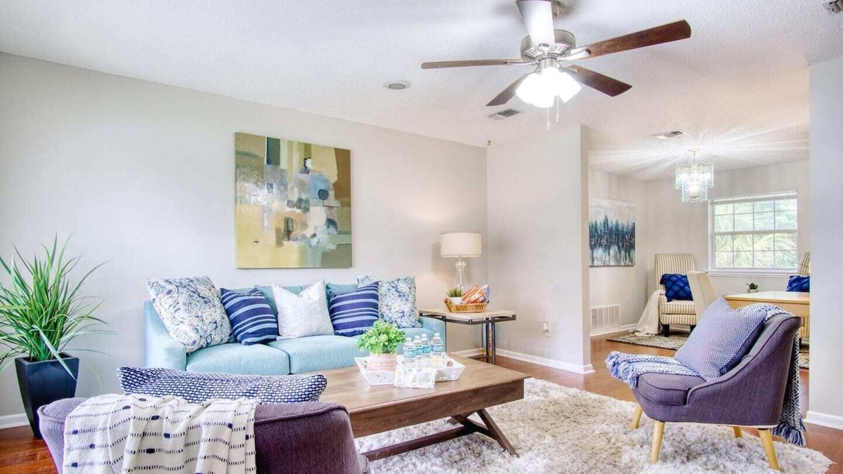 Southpoint House | ~Candy Apple Plush Pad Sleeps 10 Trains & Shops~