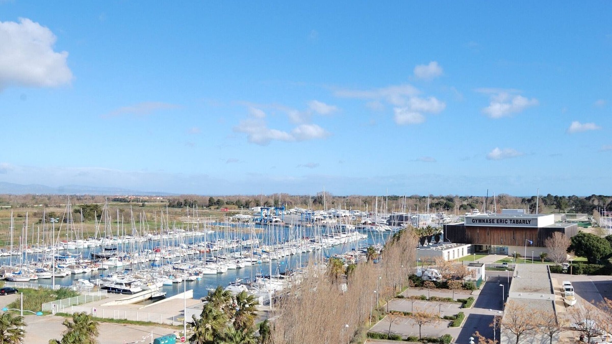 Le Port Apartment | Canet-en-Roussillon, A/C T3 Apt w/PKG, 4-6 Pers, Terrace, 3*