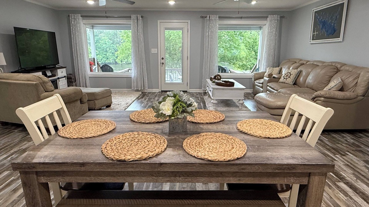 Chatham House | Caney Lake Anchors Away