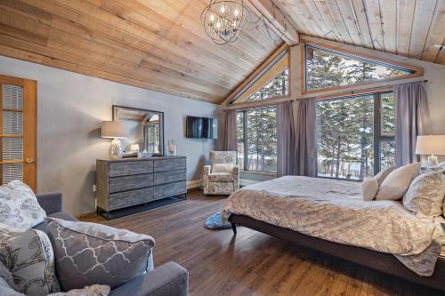 Town Centre Apartment | Canmore Cabin by Canadian Rockies Vacation Rentals