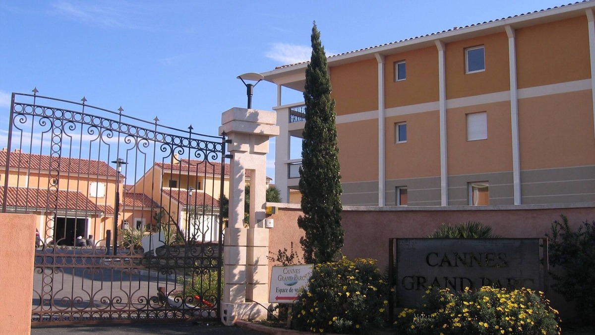 La Croix des Gardes Apartment | Cannes - Cannes Grand Parc - Les Hibiscus - F2 (50m *) Terrace (20m *) Garage