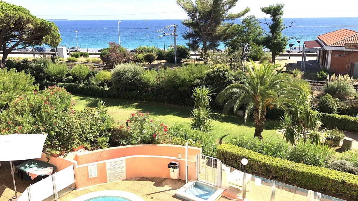 Cannes La Bocca Apartment | Cannes - Sea view apartment, beach front, pool, garden, internet, aircon