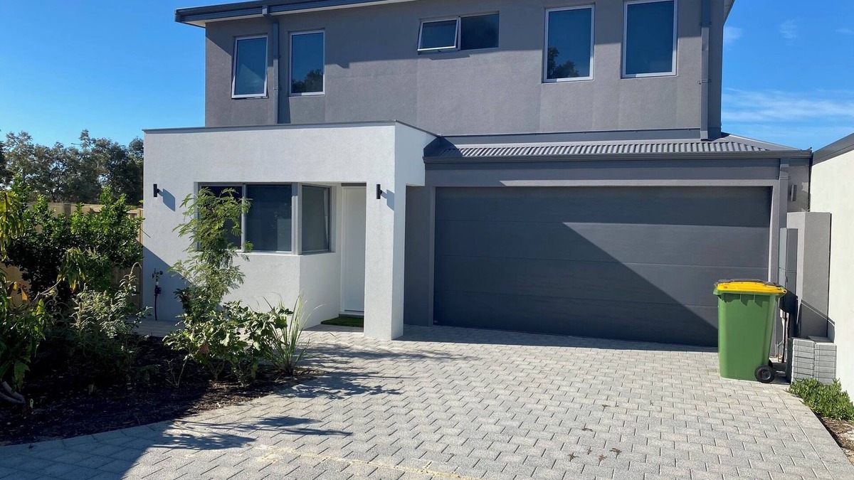 Canning Vale House | Canning Vale Family AccommodationnEasy access to city CBD. Free WiFi