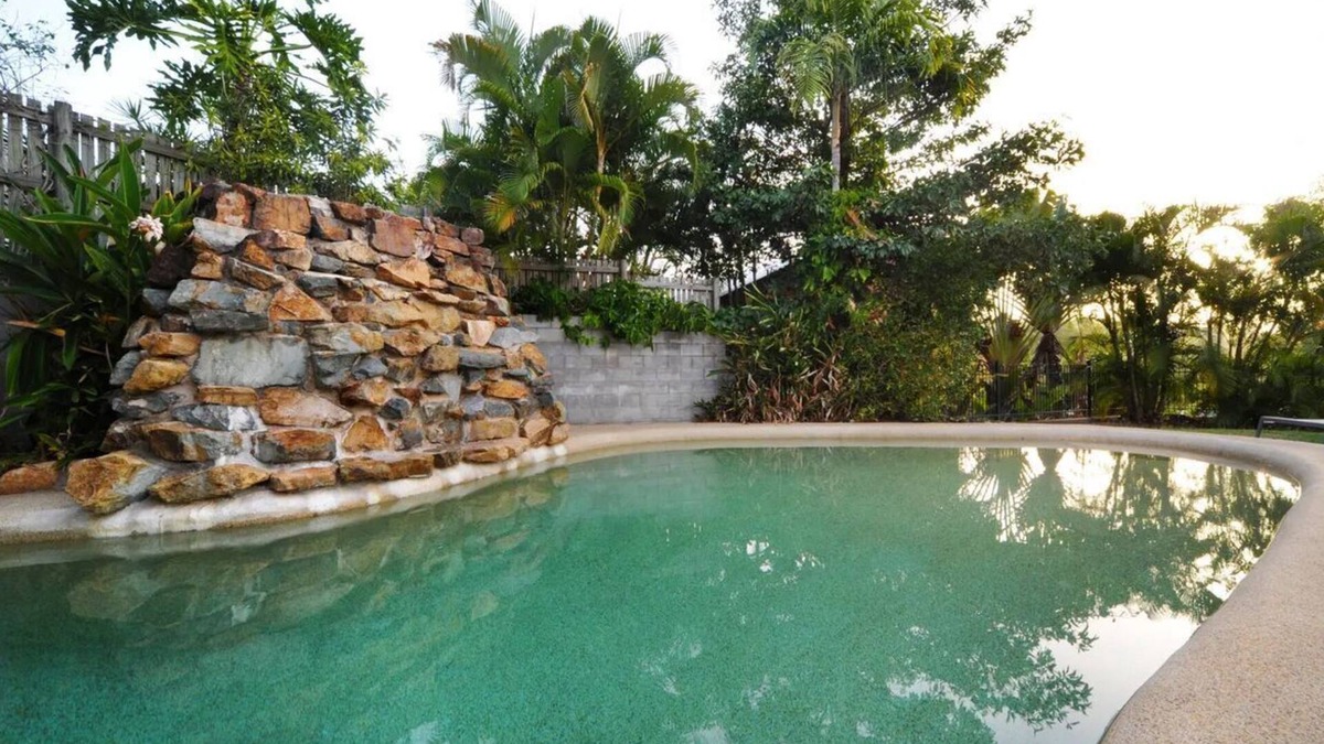 Cannonvale Apartment | Cannonvale Ground Floor Apartment - 2 bed - Sleeps 4 - Swimming Pool