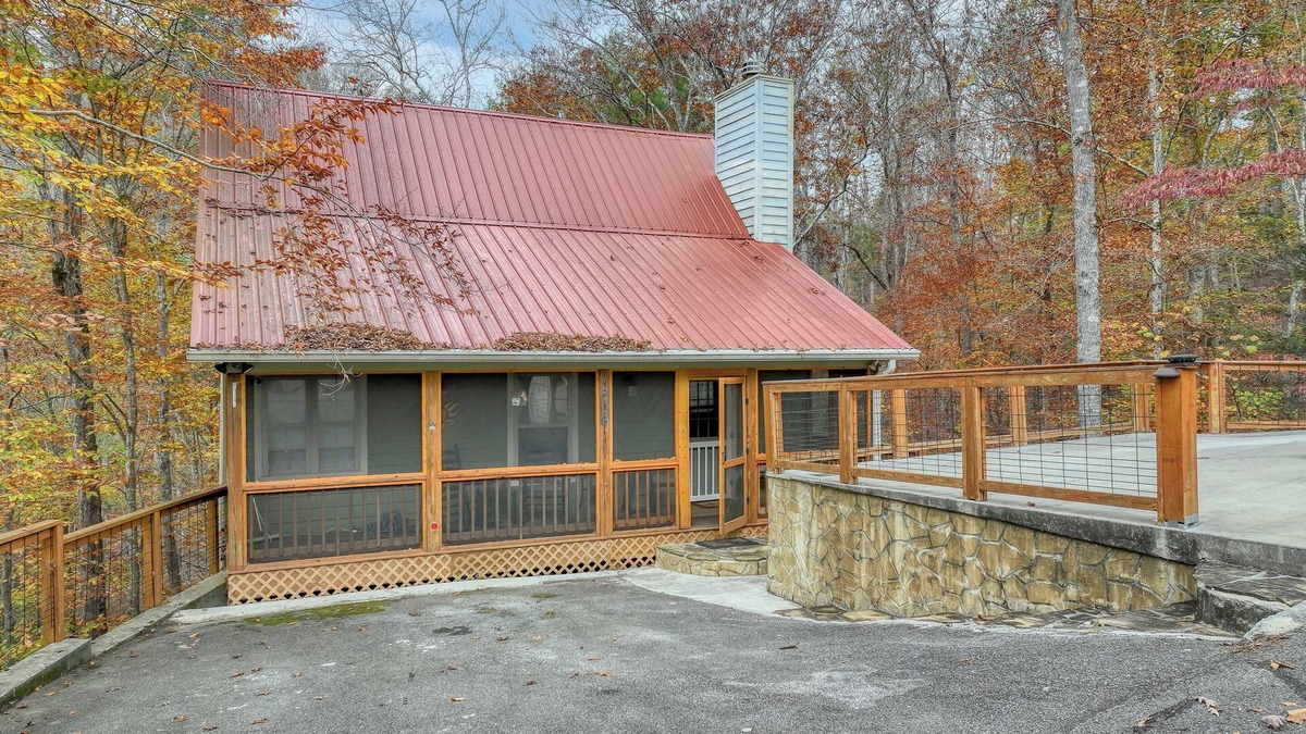 Townsend House | Canopy Cabin | 4 BR/3 BA with Hot Tub
