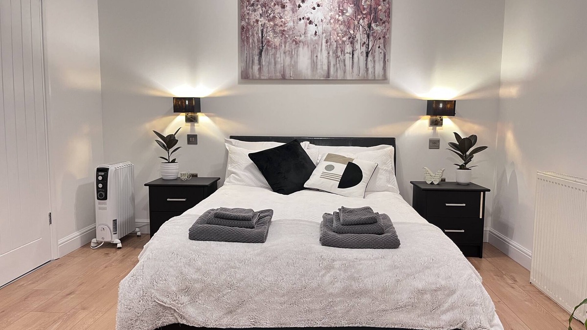 Langdon Apartment | Canterbury Romantic Modern Studio