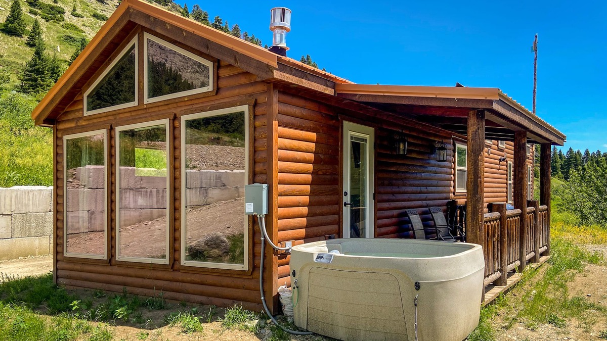 Big Timber Cabin | Canyon Vista - Cozy New Cabin on Big Timber Creek Near Crazy Mountains!