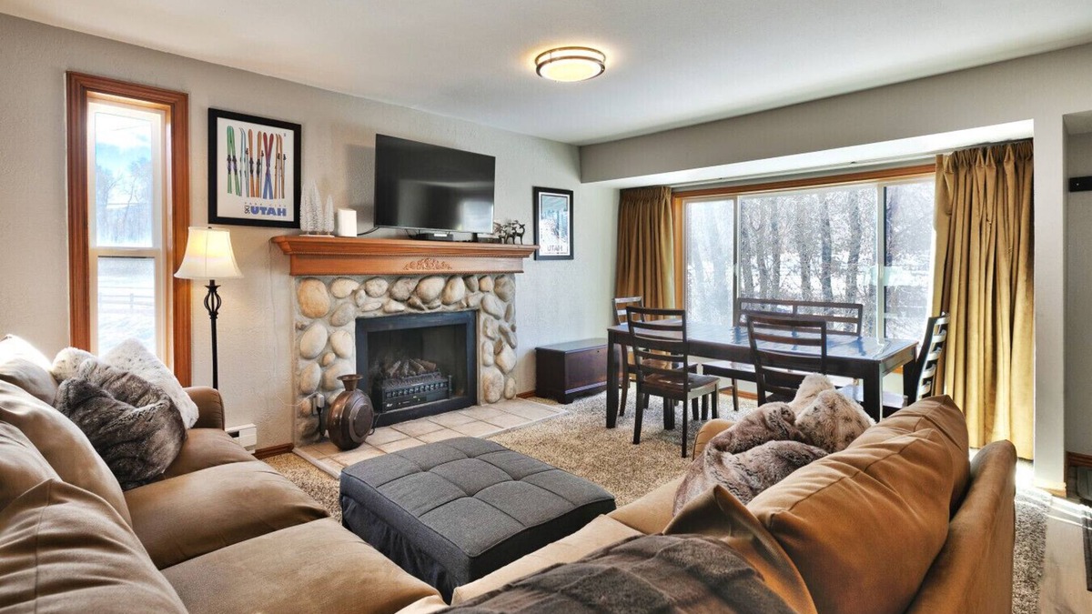 South Snyderville Basin Apartment | Canyons Mountain Views 2 br across from Resort