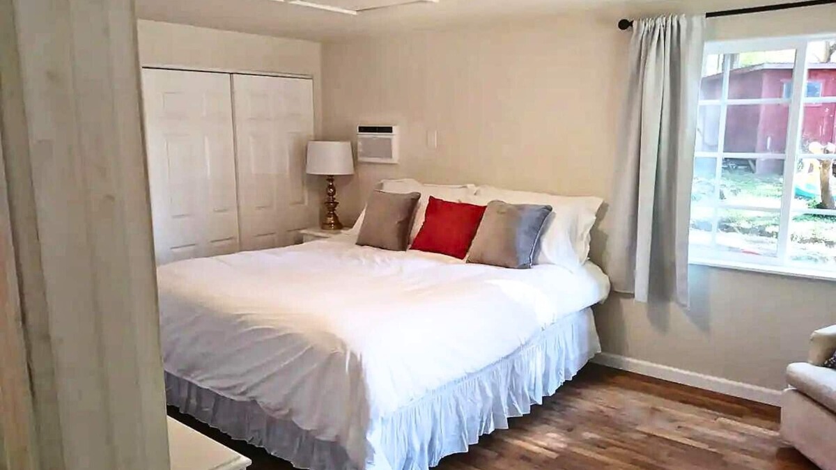 Canyonville Cottage | Canyonville Cottage - Charming 2 Bed/2 Bath